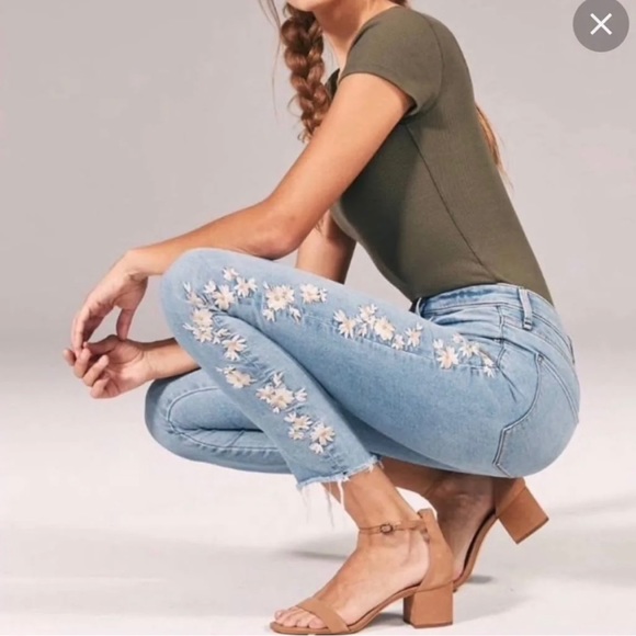 Abercrombie & Fitch Denim - Abercrombie & Fitch High Rise Super Skinny Ankle Jeans Size 28